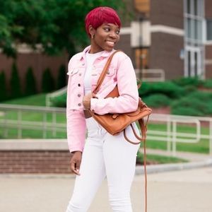 Meet your Posher, Yolanda